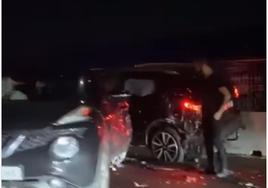 Un aparatoso accidente múltiple en la AP-7 en Benalmádena se salda con una mujer herida