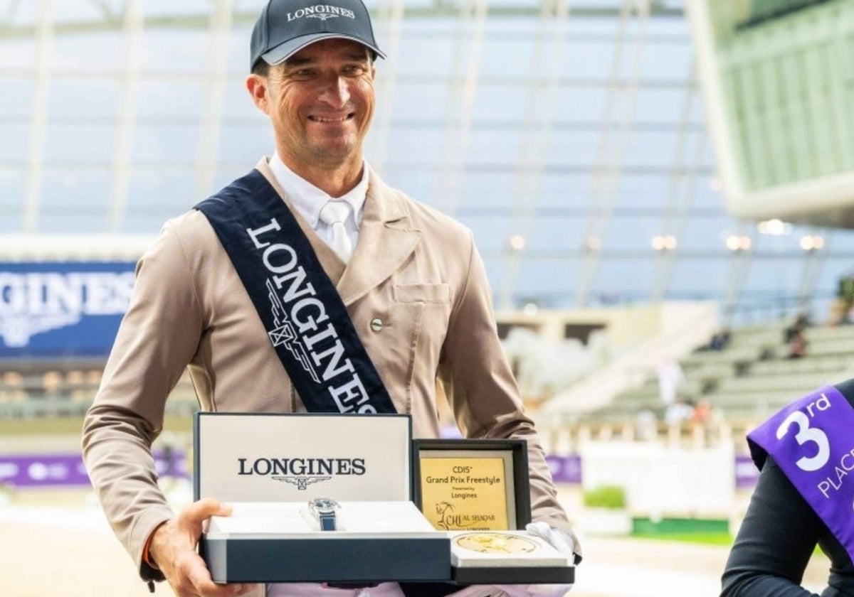 José Daniel Martín Dockx, con su histórico premio en la Kür Freestyle del CDI5* de Doha.