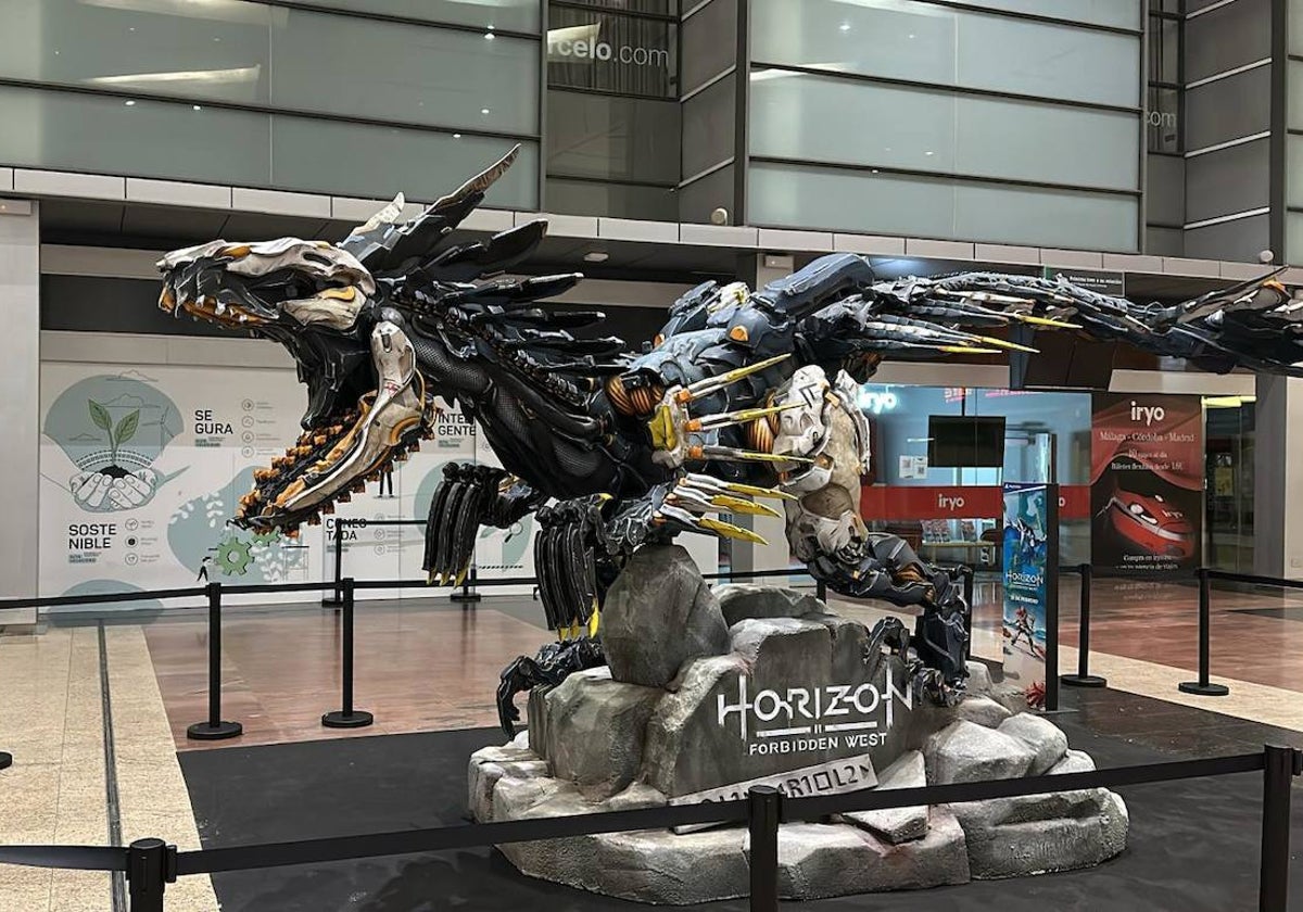 El Garriraptor del videojuego Horizon Forbidden West, en el centro comercial Vialia.