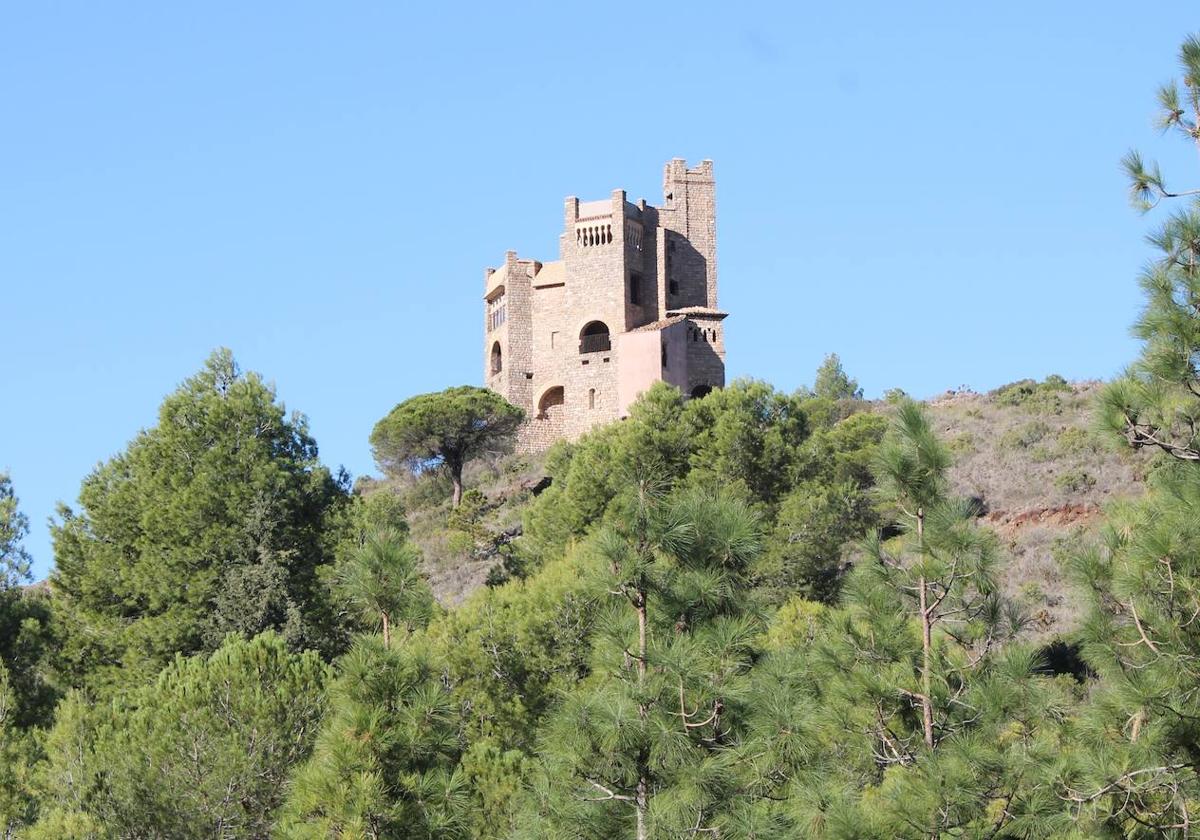 Imagen de la fortaleza desde la carretera.