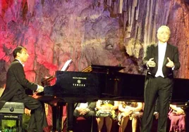 El tenor catalán Josep Carreras, en su actuación en la gruta en el verano de 2009.