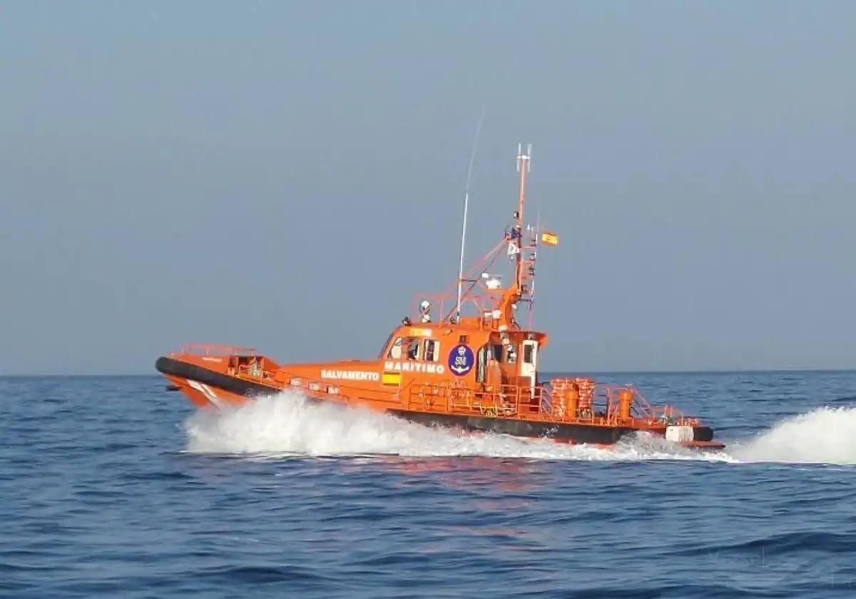 Reanudan la búsqueda del hombre desaparecido que salió a practicar pádel surf en Benajarafe