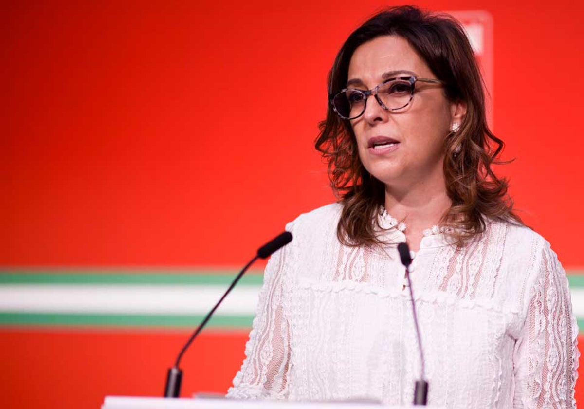 La portavoz del 'Gobierno alternativo' del PSOE-A, Isabel Ambrosio.