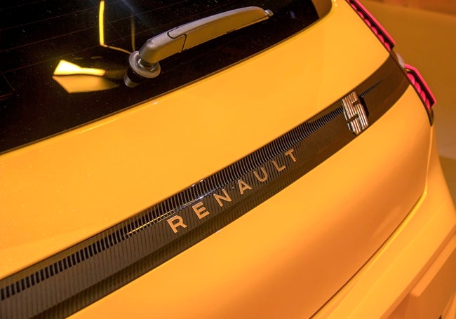 La parte trasera prescinde del logo de Renault.