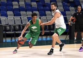 Kravish y Carter, en el entrenamiento de este viernes en el Carpena.