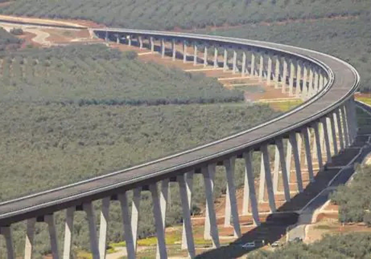 Viaducto de Archidona, el más emblemático de la línea Antequera-Granada.