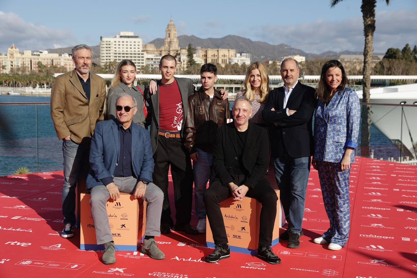Photocall con el equipo de la película 'Menudas piezas' de Nacho G. Velilla
