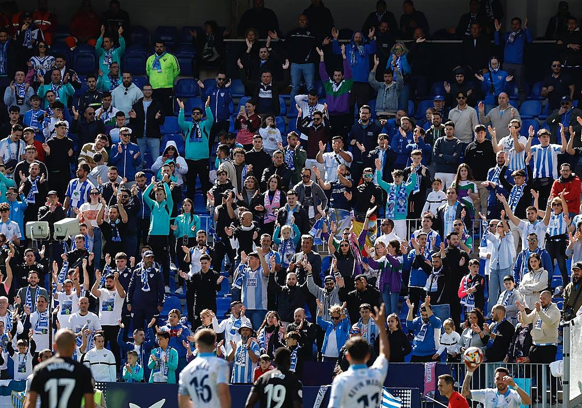 Panorámica de la grada de La Rosaleda en el duelo ante el Ibiza este domingo.