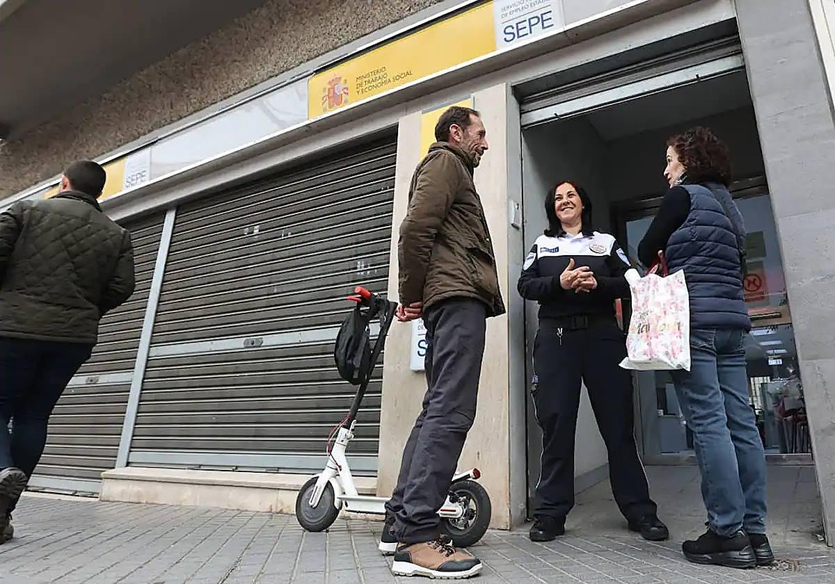 Andalucía lidera la caída del paro en febrero con 4.110 desempleados menos