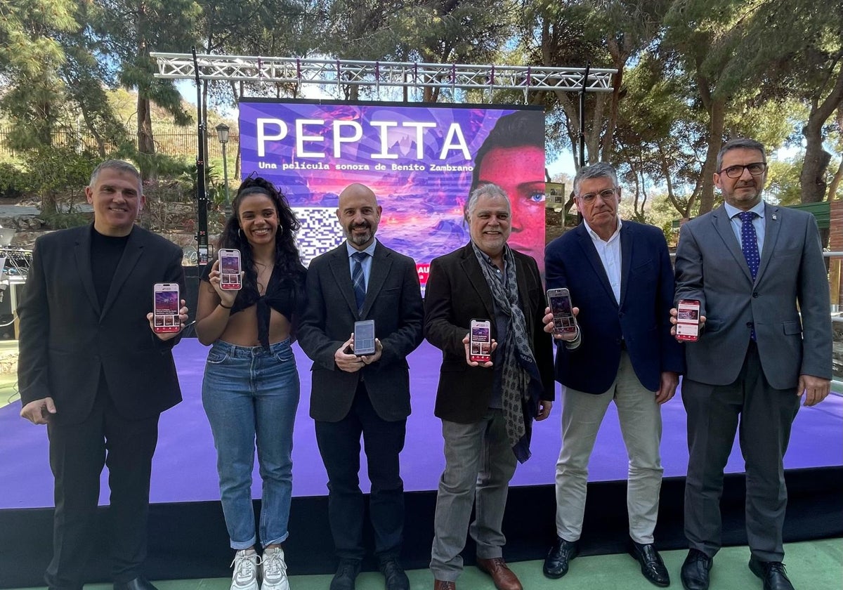 Acto de presentación de la nueva audioguía, este lunes en la Cueva de Nerja.