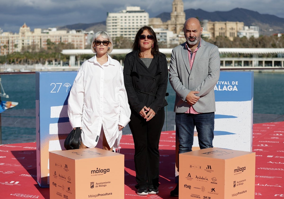 La actriz, la directora y el productor de 'Los terrenos'.