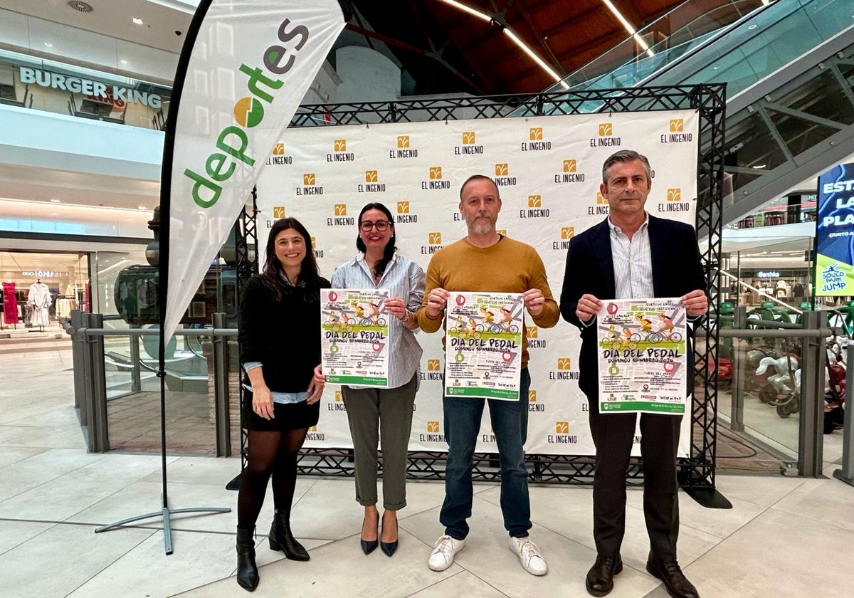 Acto de presentación de la actividad deportiva en el centro comercial veleño.