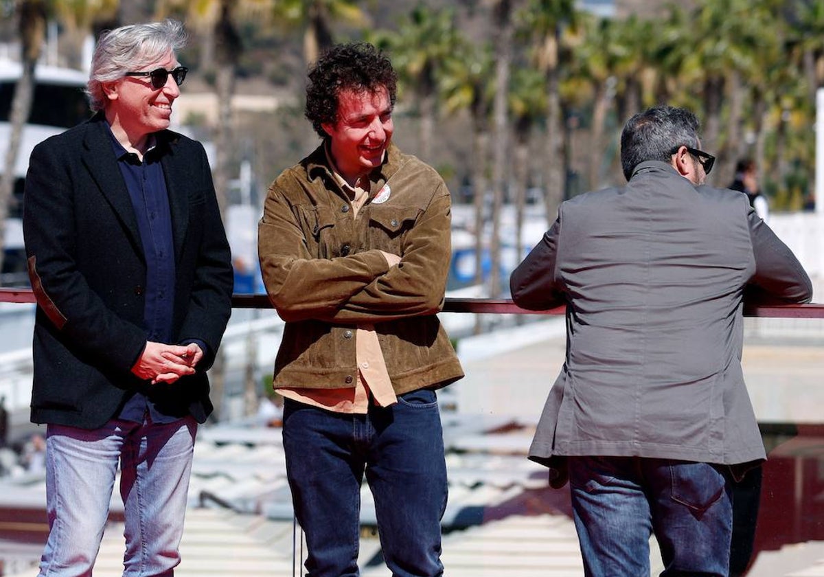 David Trueba y Vito Sanz, con Jorge Sanz de espaldas.