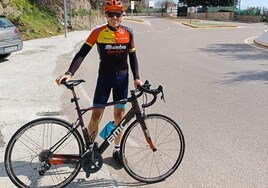 El ciclista José Ángel Zurita, en un descanso de su desafío.