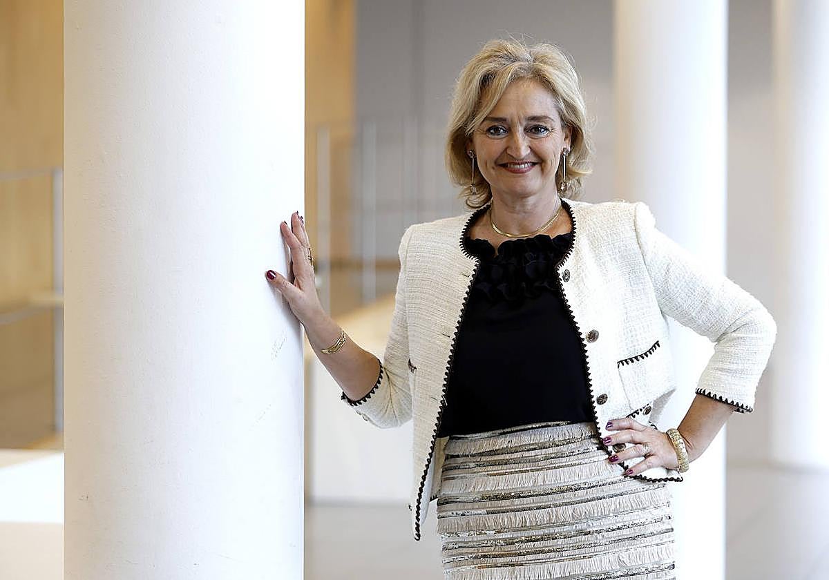 La catedrática de la Universidad de Málaga defiende que la lengua será lo que quieran los hablantes.