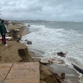 Las incidencias en Málaga: nieve cerca del Torcal, daños a playas en Mijas y 40 salidas por viento