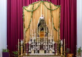 Altar del triduo en honor a la Virgen de la Soledad de Mena en Santo Domingo.