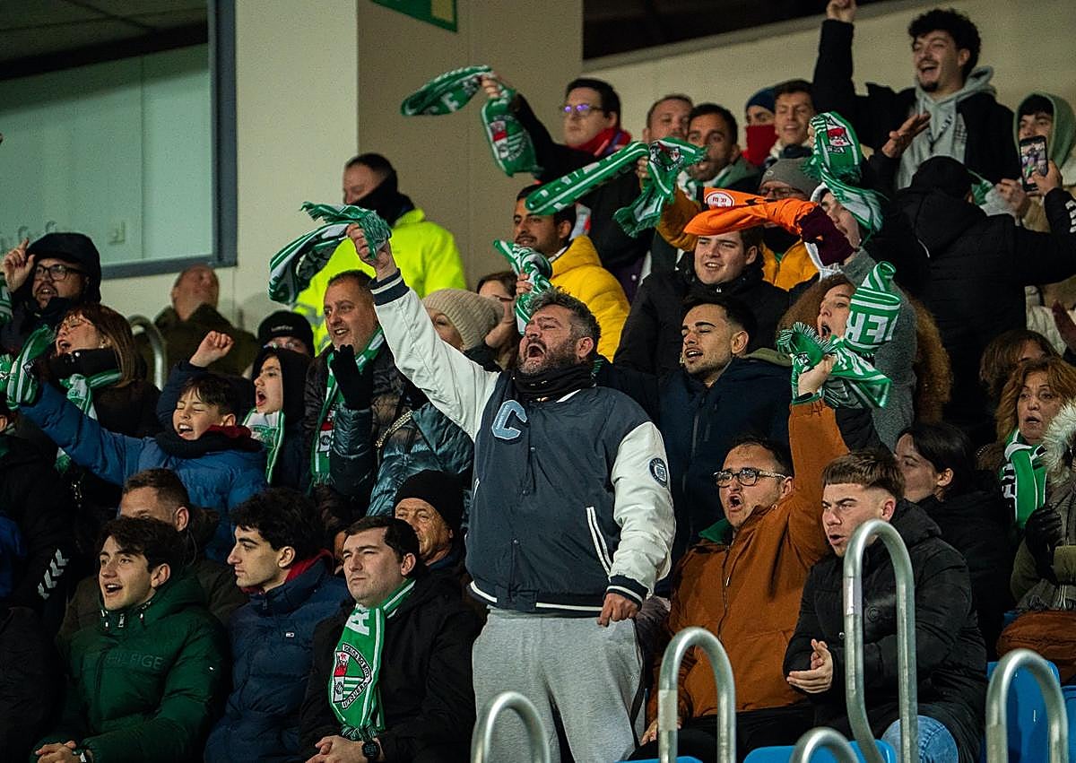 Imagen secundaria 1 - Más fotos del partido.