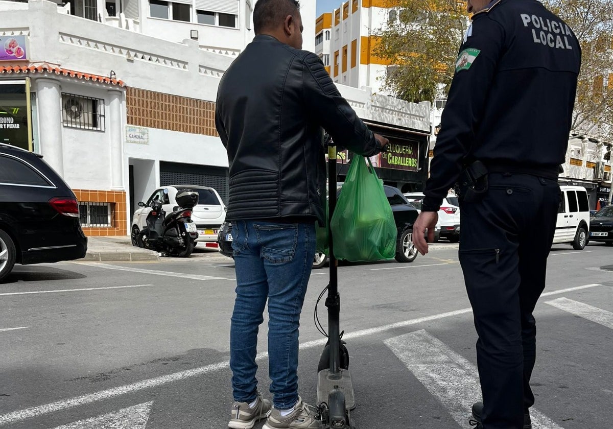 La campaña de vigilancia de patinetes en Benalmádena se salda con 28 sanciones en una semana