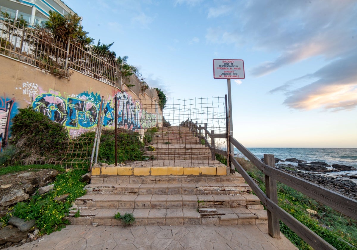 Imagen principal - Vista del estado en el que se encuentra el tramo del paseo marítimo y su entorno.