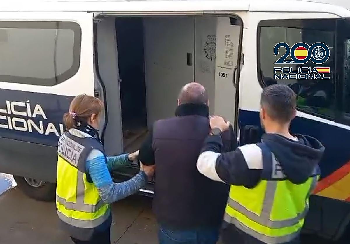 Detienen en Estepona a un falso gestor administrativo de 47 años por estafa continuada