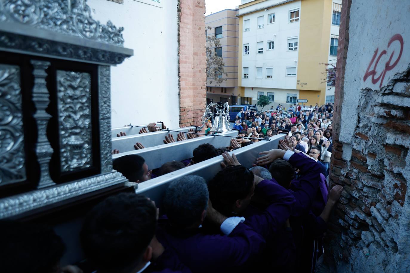 Confraternidad del Nazareno de la Llaga en el Hombro en la Trinidad.