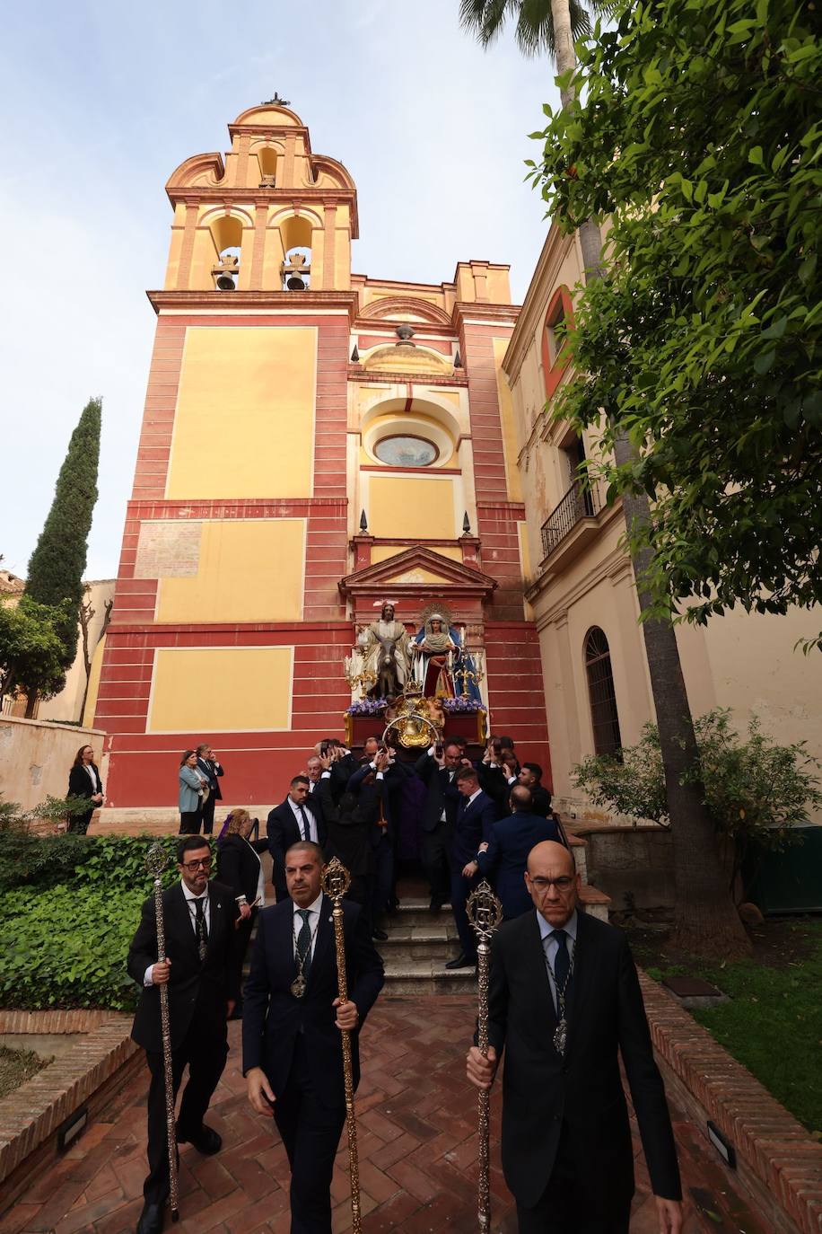 Traslado de Nuestro Padre Jesús a su Entrada en Jerusalén, María Santísima del Amparo y San Juan Evangelista (Pollinica).