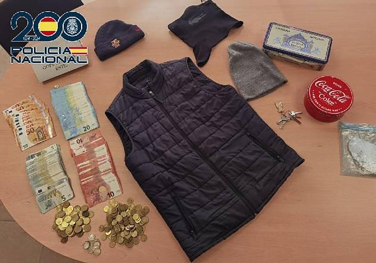 Detenido por robar 6.400 euros recaudados en un centro escolar con la venta de uniformes en Málaga