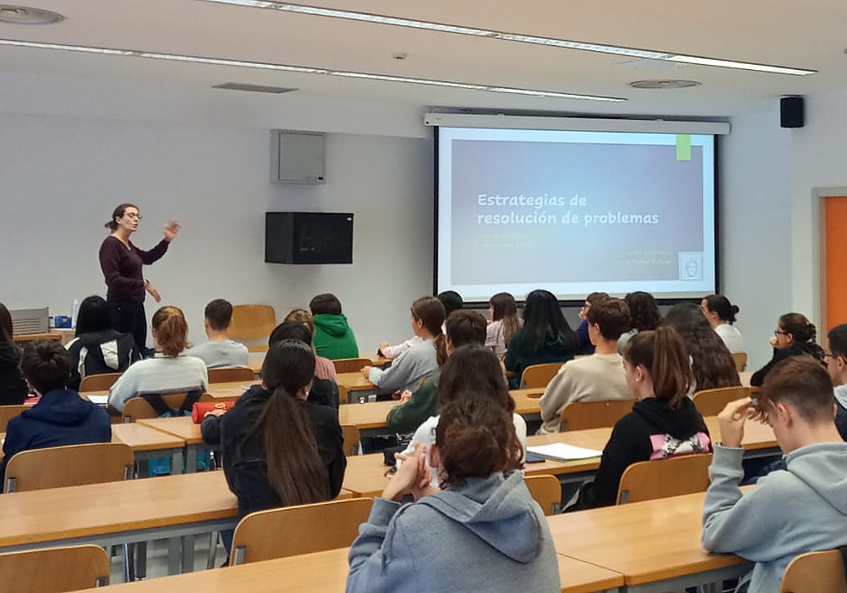 Una de las sesiones del taller, con la profesora Belén Sepúlveda.