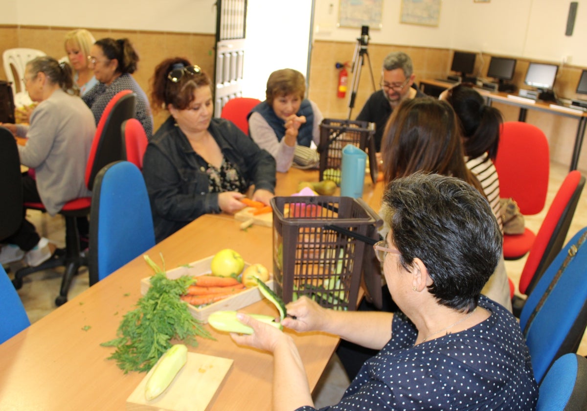 Participantes en el taller de compostaje.