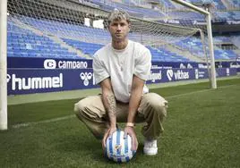 Avilés posa para SUR en una de las porterías del estadio de La Rosaleda antes de la entrevista.