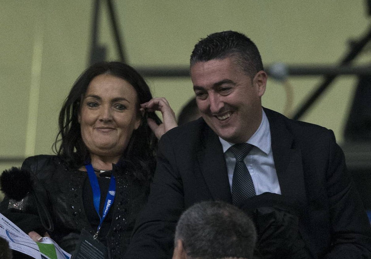 González Segura, junto a Belén Álvarez en La Rosaleda.