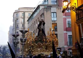 La imagen de Jesús El Rico llegando a la plaza del Obispo.