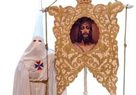 Nazareno del Cautivo con capa.