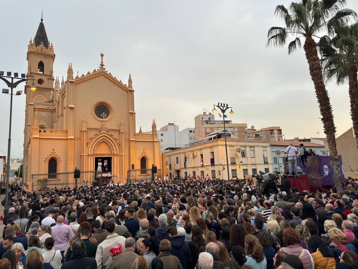 Las mejores fotos de la Misa del Alba y del traslado del Cautivo 2024