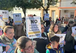 Protesta en Mollina por el cierre del aula específica.