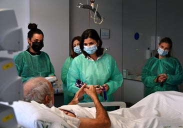 Una visita cargada de Esperanza para los enfermos del Hospital Clínico de Málaga