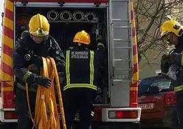 Evacuado al hospital un hombre de 44 años tras un incendio en una vivienda en Málaga capital