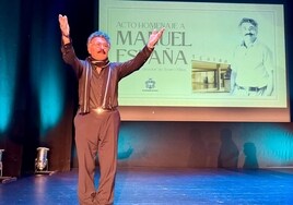 Manuel España durante el acto-homenaje que recibió tras dar su nombre al teatro Las Lagunas.