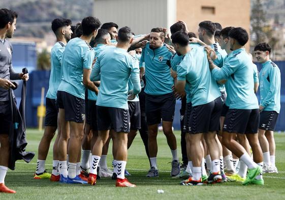 Genaro junto al resto de jugadores del Málaga.