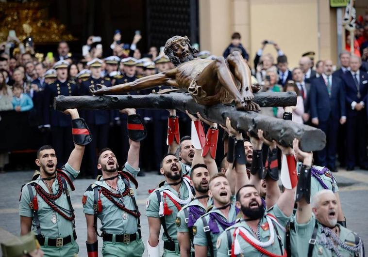 La lluvia no frena el fervor legionario en Málaga