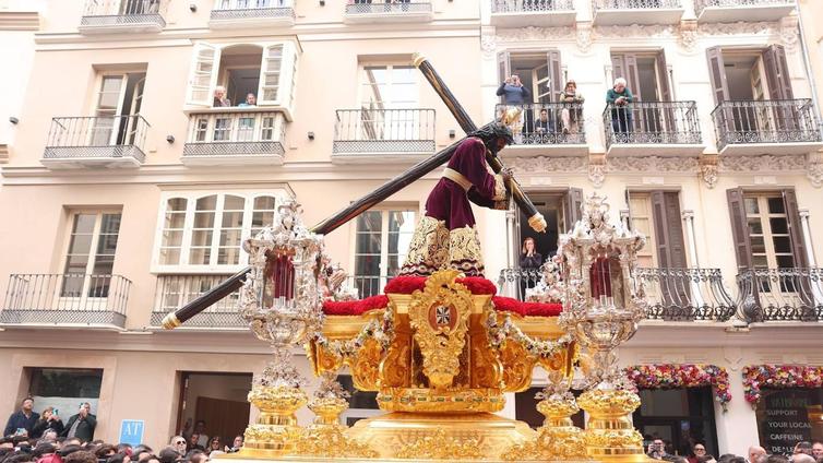 Directo | Cena, Santa Cruz, Viñeros y Vera-Cruz recorren las calles de Málaga y Zamarrilla y Misericordia no salen