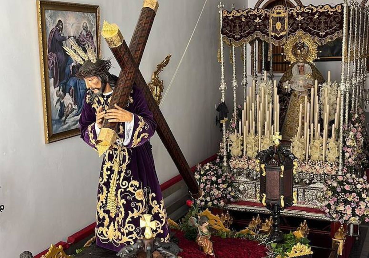 Los sagrados titulares de Real Venerable y Muy Antigua Hermandad y Cofradía de Nuestro Padre Jesús Nazareno y María Santísima de las Lágrimas de Campillos en el interior de la casa hermandad.