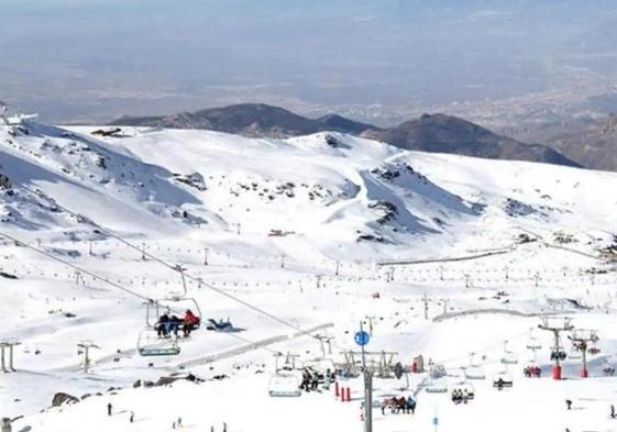 Cierran la estación de esquí de Sierra Nevada por las condiciones meteorológicas adversas