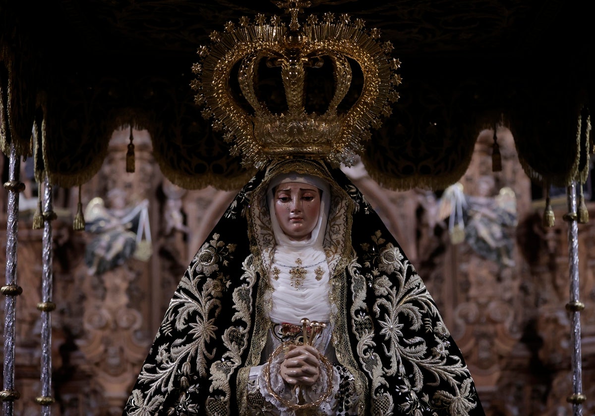 La Virgen de la Soledad lucía en su palio del siglo XIX