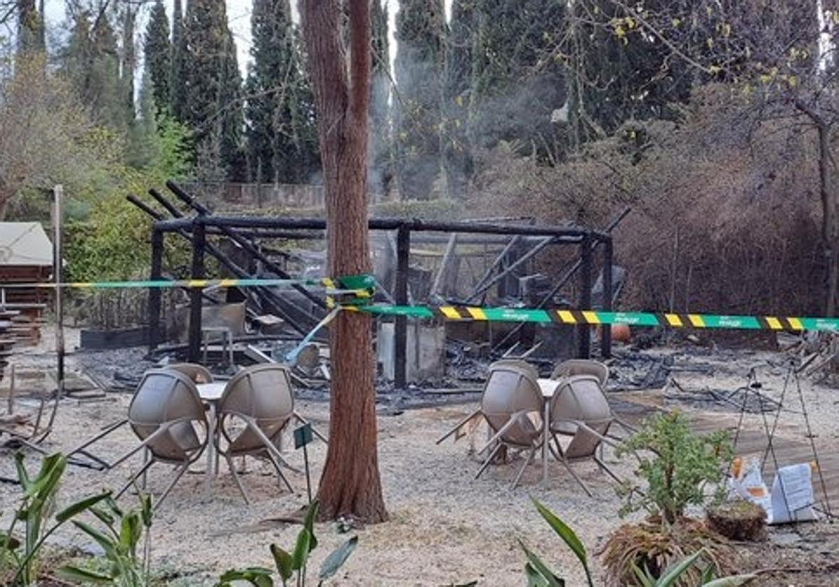 Un incendio calcina el quiosco-cafetería del Jardín Botánico de La Concepción