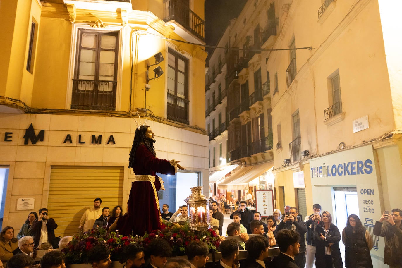 Huerto, Estudiantes y Sepulcro volvieron a sus sedes canónicas este Lunes de Pascua ante los fieles devotos que no quisieron perderse los últimos traslados de esta atípica Semana Santa