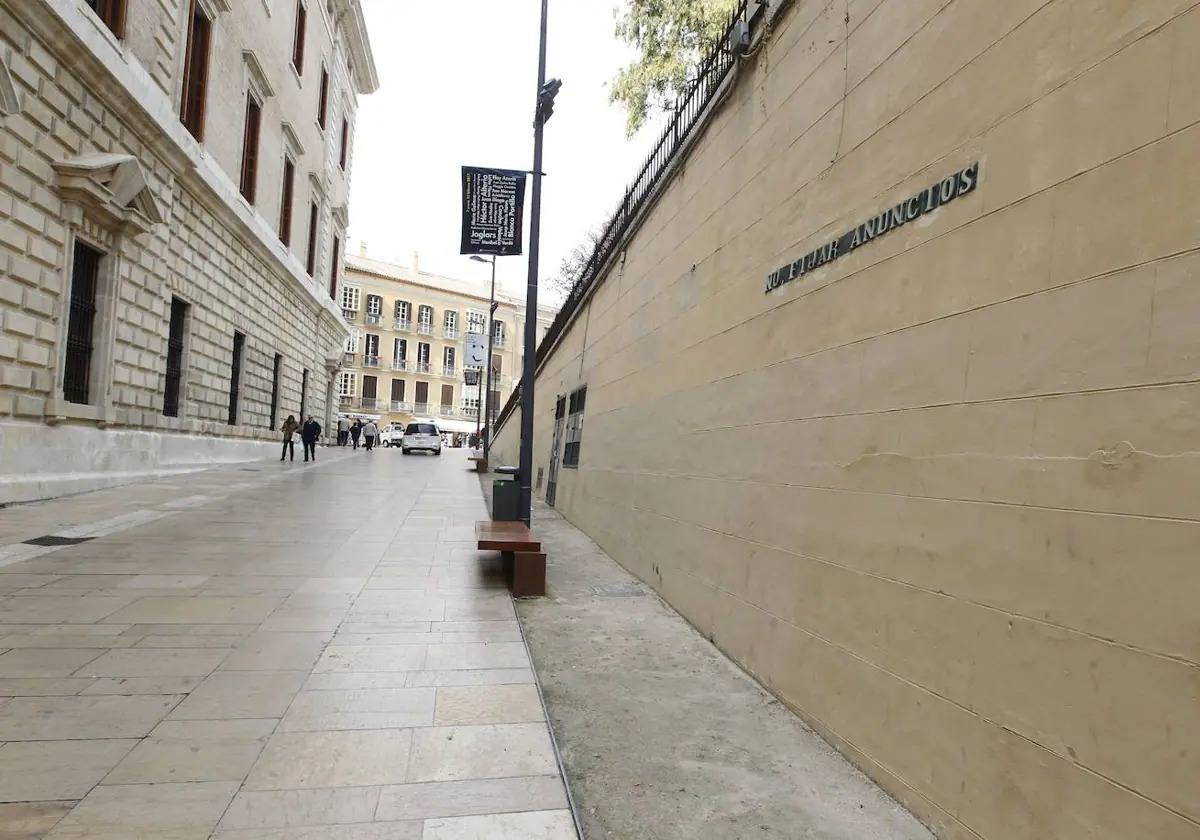 Urbanismo adjudica la obra para renovar una calle de Málaga que urbanizó hace 14 años