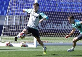 El futbolista del Málaga Genaro durante un entrenamiento.