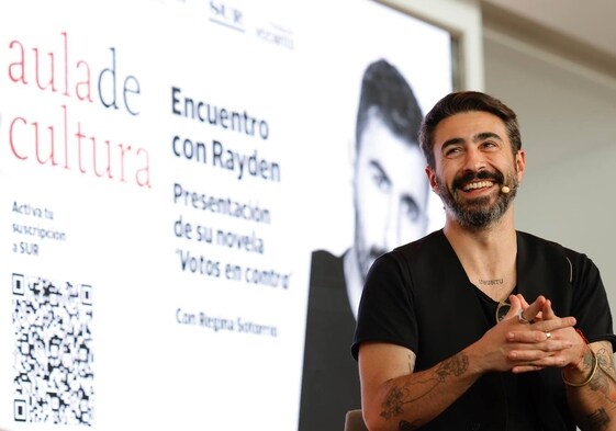 David Martínez Álvarez 'Rayden', ayer en su visita al Aula de Cultura, celebrada con un lleno de público en Cervezas Victoria.